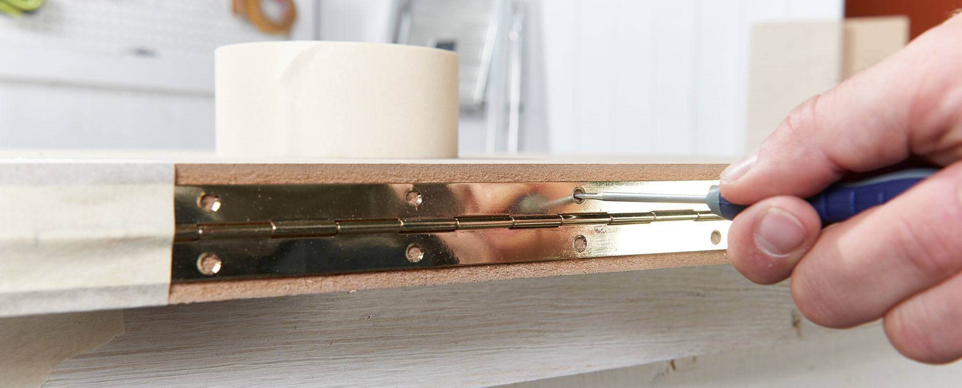 Transform your workbench into a Ping Pong table